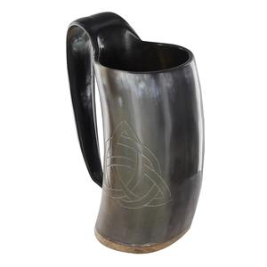 Tasse viking en corne de boeuf naturelle gravée personnalisée Tasse à boisson de style médiéval Cadeau pour hommes et amis - Product Image 4