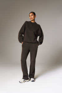 เสื้อสเวตเตอร์ของผู้หญิงสำหรับฤดูหนาวล่าสุดมีฮู้ดพิมพ์ลายตะเข็บสีน้ำตาลคอกลมสำหรับออกกำลังกาย - Product Image 6