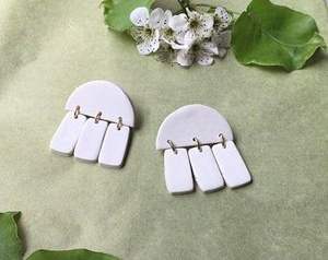 Pendientes de resina hechos a mano para mujer, diseños personalizables de lunares y estampado de animales en colores de doble tono con estilo Ángel - Product Image 4