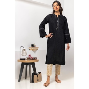 Chemise noire modeste pour femme en tissu Dobby teint et ornée - Product Image 3