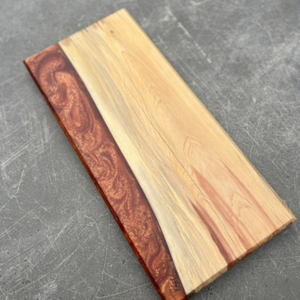 Planche à découper en résine époxy en bois fabriquée à la main | Bloc de boucher épais, planche à découper sans danger pour les aliments, cuisine rustique essentielle, durable - Product Image 1