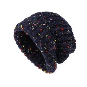 Bonnet Jacquard avec logo personnalisé imprimé sur toute la surface Y2K Bonnet en tricot sans manchette Casquette crâne d'hiver Fabriqué pour le voyage Vente en gros - Product Image 4