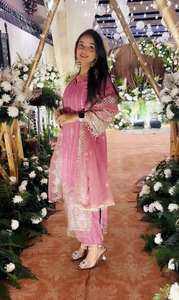 Diseñador indio nueva colección de trajes Salwar con Secuencia de bordado trabajo de encaje elegante en tela pesada de imitación Georgette - Product Image 2