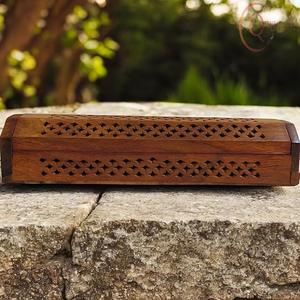 Quemador de Incienso Tradicional de Madera con Acabado Artesanal para Rituales Diarios de Pooja - Product Image 5