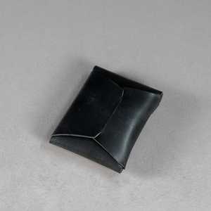 Non. Portefeuille cousu à la main (Superbe cuir de vachette pleine fleur noir, capacité de 12 à 15 cartes) - Product Image 3