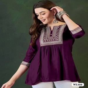Kurti de longitud corta de tendencia en bordado elegante de rayón pesado con trabajo de lentejuelas para uso festivo y diario - Product Image 3