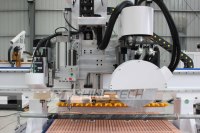 Máquina CNC Router ATC 1328 para Trabajar la Madera con Cuchilla de Sierra 45 ° Broca de Husillo HQD para Corte en Serie para Fabricación de Muebles