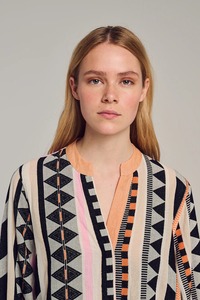 Nueva colección de verano, manga corta, cuello en V, viscosa, tejido en V, textura sólida y detalles para una mezcla perfecta de estilo y gracia - Product Image 5