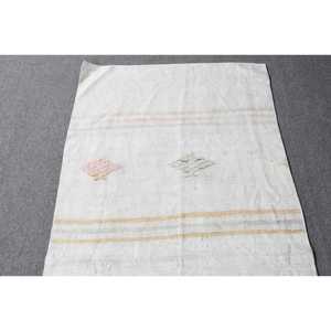 Alfombra Turca Vintage Pequeña de 2.5x5.7 pies, Alfombra Blanca con Plantas y Árboles Amarillos - Product Image 3