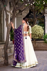 Diseñador puro rayón Lehenga Choli con hermoso bordado perfecto para bodas y ropa festiva disponible al mejor precio - Product Image 5