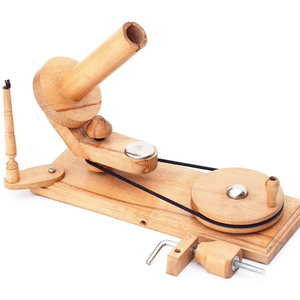 Bobinadora de hilo de madera de haya hecha a mano, bobinadora de bolas de tejer y ganchillo para regalar y tejer, regalo perfecto para tejedores - Product Image 1