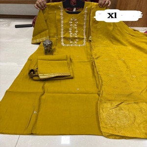 Muselina con estilo de última moda exclusiva de diseñador con pantalón Kurti de gota Patti Work y Dupatta - Product Image 1