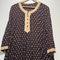 Robe pour femmes en rayonne noire à imprimé floral Ajrakh, inspirée de Kali, manches 3/4 |   Vêtements décontractés ethniques de style A-Line