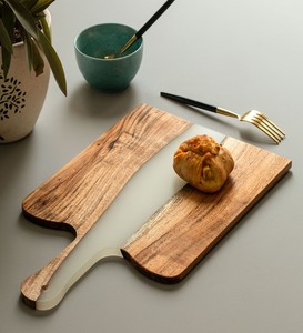 Planche à découper en bois et résine, nouvelle conception, fabriquée à la main en Inde, pour les fêtes de bureau et les restaurants, dernier design. - Product Image 3