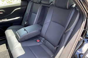 Toyota Crown Platinum SEDAN d'occasion en excellent état - Product Image 5