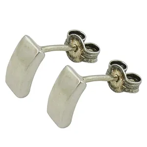 Boucles d'oreilles clous géométriques en diamant serties de rhodium pour femme, tendance soirée et mode - Product Image 3