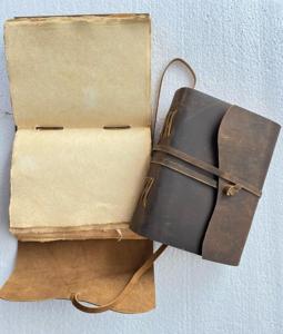 Diarios de cuero rústico de tema vintage de aspecto antiguo de ágata hechos a medida con papeles con bordes antiguos - Product Image 3