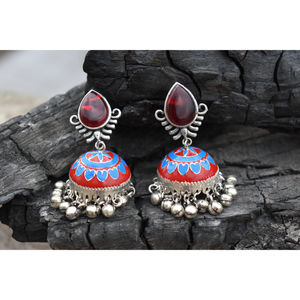 Pendientes de aro tipo jhumka con incrustaciones de piedras de imitación de plata hechos a mano tradicionalmente, estilo meenakari, para niñas y mujeres - Product Image 5