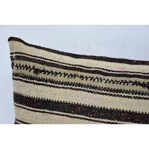 Coussin décoratif rectangulaire beige en laine Kantha patchwork, 12x36 pouces, écologique, antidérapant, tissé, brodé, imprimé vintage - Product Image 2