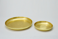 Plateau de service rond profond martelé en aluminium plaqué or, heap, vente en gros Direct usine assiette de service martelée en métal de haute qualité
