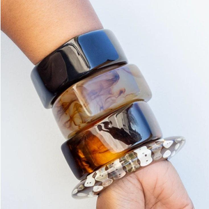 Brazaletes de Resina Epoxi Modernos con Patrones de Mármol en Espiral, Diseño Incrustado, Brillan en la Oscuridad, para Accesorios de Moda - Product Image 2