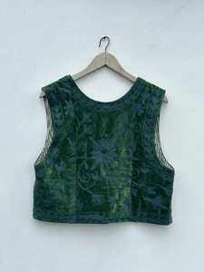 Chaleco de terciopelo estilo boho Suzani, chaqueta sin mangas con bordado floral a mano, chaqueta de invierno, atuendo navideño, chaqueta étnica sin mangas - Product Image 5