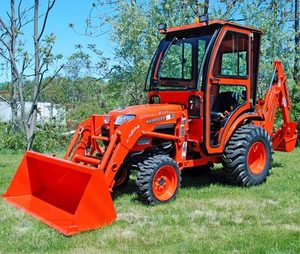 Tractor Agrícola Compacto Kubota B2650 Nuevo y Usado para Aplicaciones en Huertos, Jardines y Pequeñas Granjas - Product Image 2