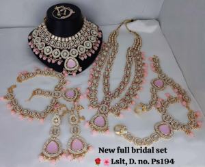 Conjunto de collar de joyería nupcial completo antiguo de diseñador chapado en oro tradicional indio y de moda WithMaangTikka para niña y Mujer - Product Image 4