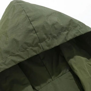 Vêtement décontracté de couleur unie Produit de meilleure qualité Parfait pour la randonnée Veste coupe-vent de sport à capuche et demi-fermeture éclair pour hommes - Product Image 3