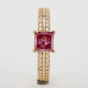 Classique Total 1.00ct princesse coupe fantaisie rose couleur laboratoire cultivé diamant pavé ensemble Peekaboo Igi certifié femmes bague de mariage - Product Image 2