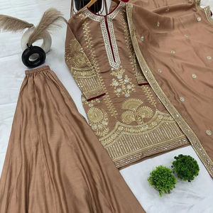 ชุดแต่งกายสำหรับงานปาร์ตี้ดีไซน์เนอร์พลาสโซและดูพัตต้าที่มีงานปักหนา - Product Image 1