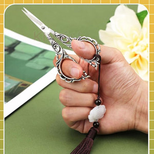 กรรไกรปักผ้าอุตสาหกรรมระดับมืออาชีพ ใบมีดสแตนเลส ด้ามจับสวยงาม สำหรับคนถนัดซ้าย เหมาะสำหรับงานตัดเย็บ ช่างตัดเย็บ และงานปักครูเวล - Product Image 4