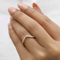 Cincin hadiah ulang tahun dapat ditumpuk pita pernikahan melengkung berlian Moissanite bulat brilian untuk wanita dalam emas padat