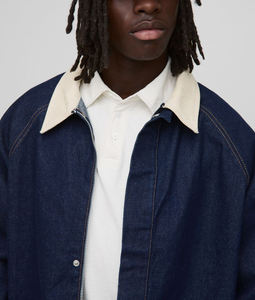 Chaqueta de mezclilla de peso pesado de color sólido hecha a medida para hombre, estilo informal, logotipo bordado personalizado, chaqueta de cuello vuelto para hombre - Product Image 2