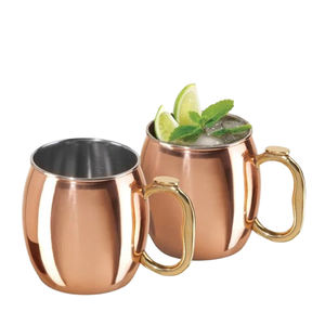 Tazas de metal de cobre antiguo Ajustes de mesa ecológicos de alta calidad Presentación elegante de bebidas con patrones en relieve - Product Image 3