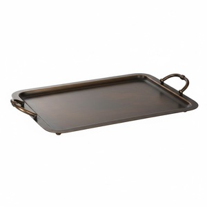 Plateau de service rectangulaire moderne en métal avec poignées, finition laiton antique, plat décoratif en aluminium pour la cuisine - Product Image 1