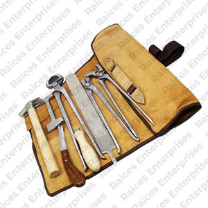 Matériel de qualité supérieure Kit de sabots de maréchal-ferrant Outils Instruments vétérinaires entièrement personnalisés Kit d'outils de toilettage des pieds de cheval - Product Image 2