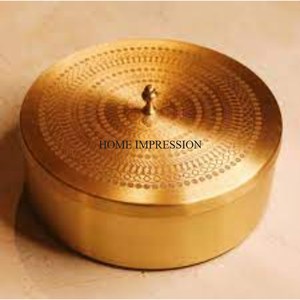 Fournitures de casserole Chapati à texture martelée en métal plaqué or à l'aspect attrayant avec couvercle en bois de concepteur papillon - Product Image 6