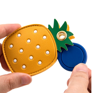 Porte-clés en cuir Pu avec porte-cartes magnétique, cadeau promotionnel - Product Image 1