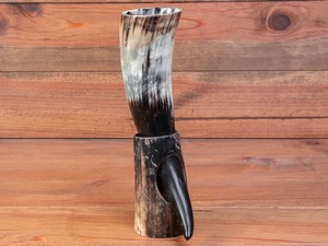Corne à boire gravée sur mesure avec support-Corne à boire viking authentique en agate avec support en corne - Product Image 4