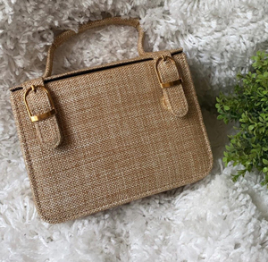 Elegantes bolsos de diseñador para mujer con hermosos colores y detalles de moda, perfectos para uso diario u ocasiones especiales - Product Image 1