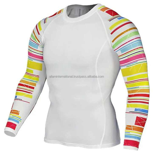 Nouveau Rash Guard noir et rouge à manches longues, conçu pour vous offrir une expérience ultime de combat/entraînement - Product Image 3