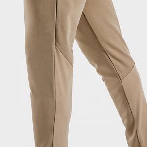 Joggers de alta calidad para hombre, pantalones de chándal informales para gimnasio personalizados, pantalones de chándal ajustados de algodón y poliéster con bolsillos con cremallera - Product Image 6