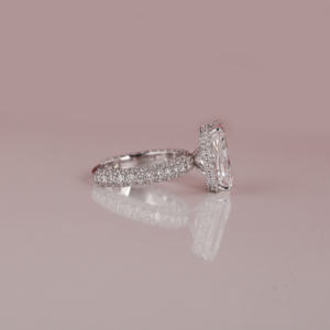 Anillo de compromiso de diamante cultivado en laboratorio de corte radiante clásico 14KT chapado en oro sólido Halo oculto estilo de moda anillo fino certificado IGI - Product Image 5