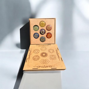Comprar en línea Faceted Natural Healing Stones Multicolor 7 Chakra Heart Set con Chakra Stone Caja de regalo - Product Image 6