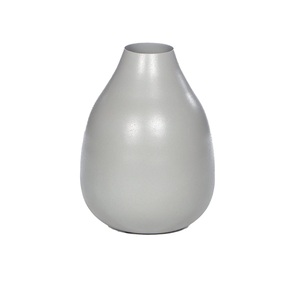 แจกันดอกไม้เหล็กที่ดูเป็นอุตสาหกรรมอย่างมีสไตล์พร้อมชุดตกแต่งบ้านสไตล์ลอฟท์หรือสีขาวด้าน - Product Image 1