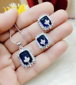 Ensemble de pendentifs en diamant AD Forme carrée Feuille Design avec pierre pour filles et femmes Bijoux indiens élégants faits à la main Produit en vrac - Product Image 4