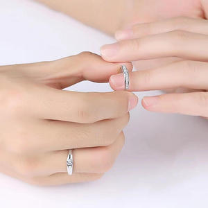 Bague pour femme Jeulia Classic en argent sterling à coupe ronde avec moissanite, topaze ou perle - Product Image 3