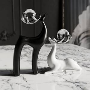 Decoración Navideña de Ciervo Minimalista de Cerámica Hecha a Mano con Cristales Plateados y Blancos - Product Image 3