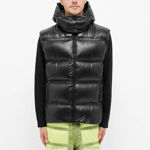 Gilet matelassé rembourré à plusieurs panneaux sans manches et à col rond pour hommes - Product Image 1